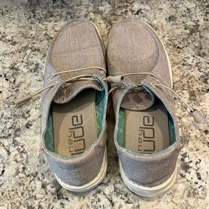 Hey Dude Wendy Chambray Beige size 9 women’s